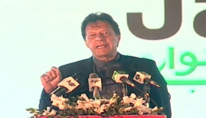 PM Imran calls on youth to bring Pakistan out of economic crisis