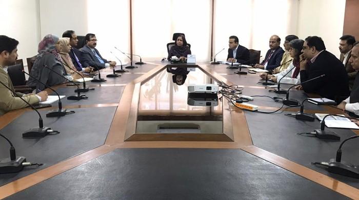 Sindh health department reviews coronavirus prevention measures 