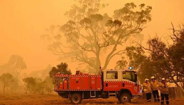 Emergency declared in Canberra as heatwave breaks records 
