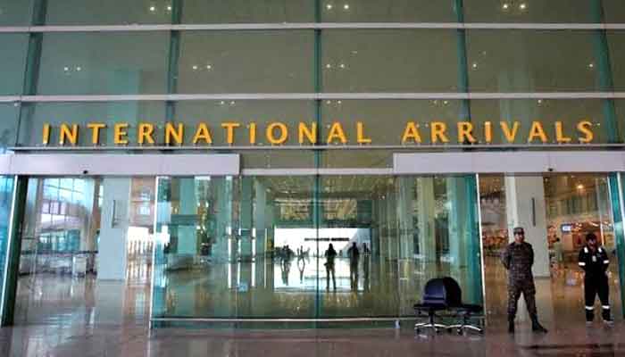 Coronavirus: Pakistan resumes China flight operations after three days