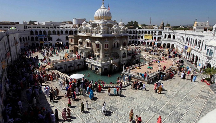 Pakistan takes military officers from 45 countries to historical Sikh temple