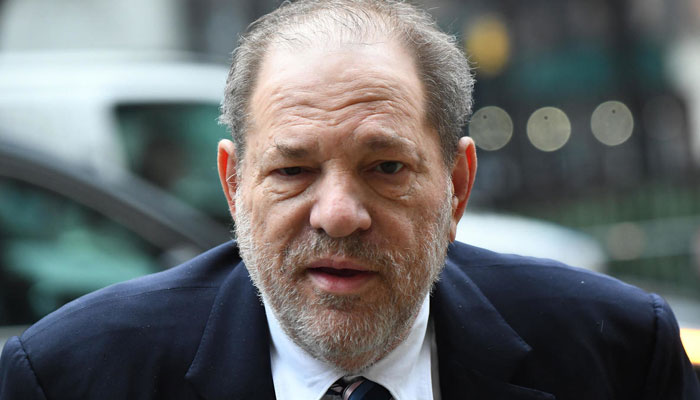 Harvey Weinstein prosecutors urge jurors to convict 'predator'