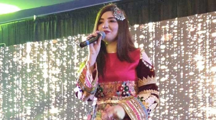 Pakistani artistes Gul Panra, Khumariyaan mesmerise fans in Manchester, Birmingham
