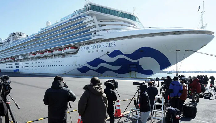 US passengers of coronavirus-hit Japanese cruise ship arrive home 