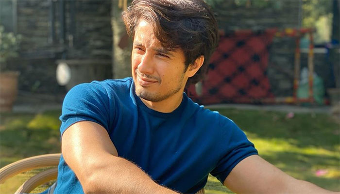 Ali Zafar advises people to wear masks after gas leakage in Karachi