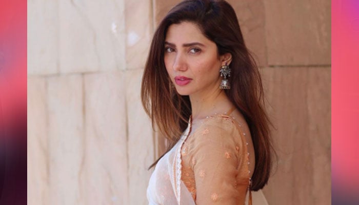 Mahira Khan spellbinds with her fresh look in full-length dress : See pics