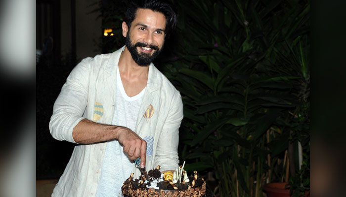 IN PICS: Ishaan Khatter Rings In His Birthday with Janhvi Kapoor, Shahid  Kapoor and Mira Rajput - Masala