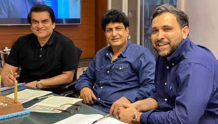 Renowned playwright Khalil-ur-Rehman Qamar signs with Geo Entertainment 