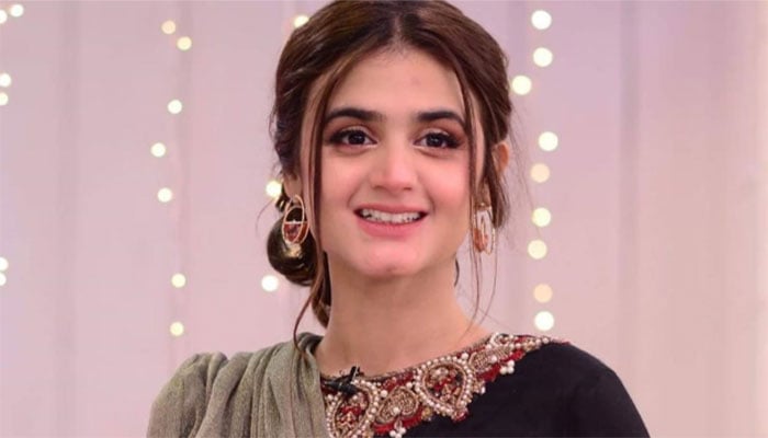 Hira Mani looks super excited as she celebrates her birthday with family, friends