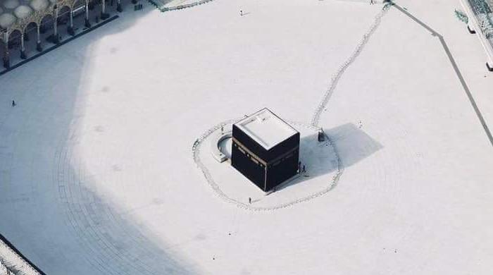 Saudi Arabia empties Islam's holiest site for sterilisation over coronavirus fears