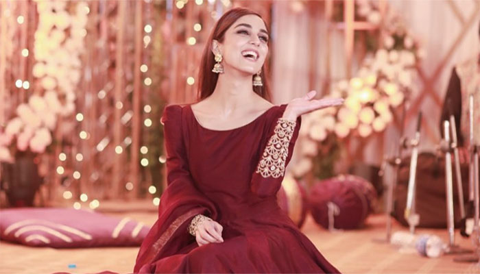 Maya Ali all smiles in throwback photos from sets of 'Parey Hut Love'
