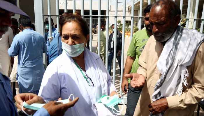 Nine new coronavirus cases emerge in Karachi, bumping tally up to 16: health dept