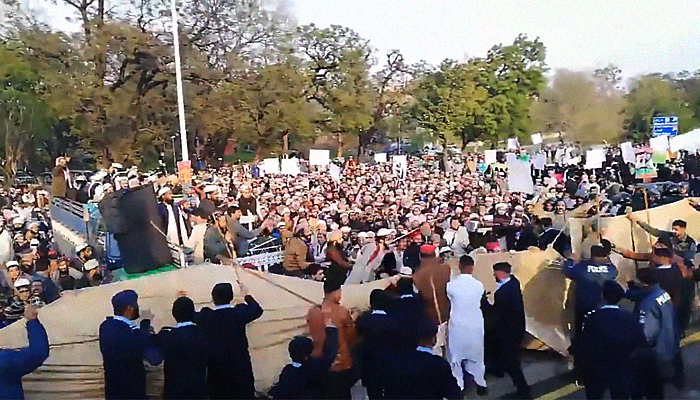 Aurat March organisers call for probe into 'coordinated attack' on Islamabad rally