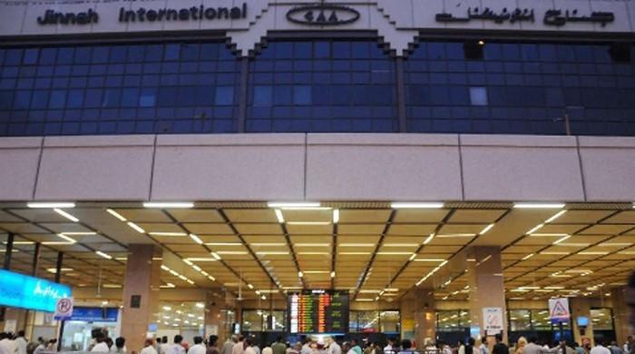 Coronavirus: CAA takes notice of screening complaints at Lahore, Karachi airports