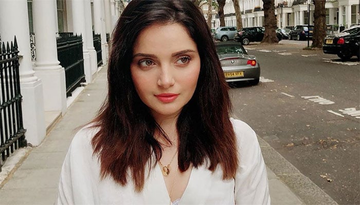 Coronavirus: Armeena Khan pens down appreciation note for medical staff