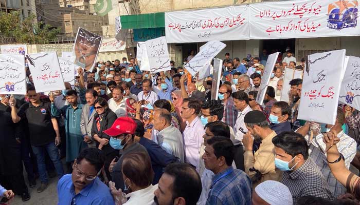 Journalists continue countrywide protest against Mir Shakil-ur-Rehman's arrest