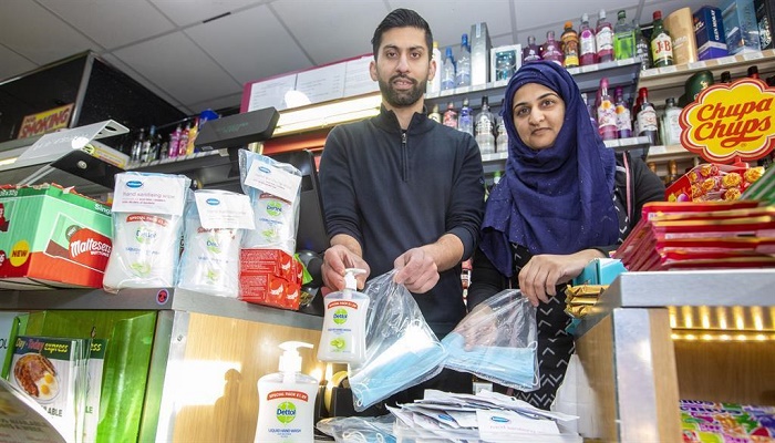 British-Pakistani couple hand out free sanitary packs to help fight coronavirus