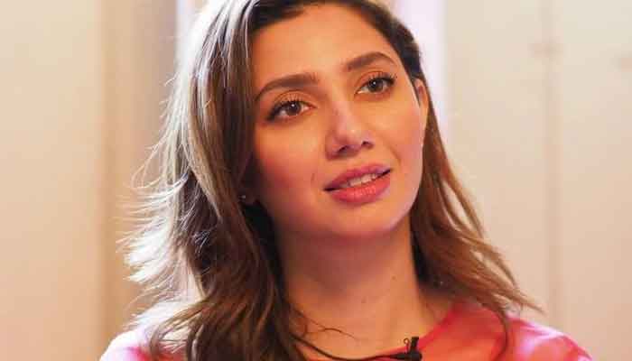 Mahira Khan shares 'feel good content' from her cell phone as nation fights coronavirus 