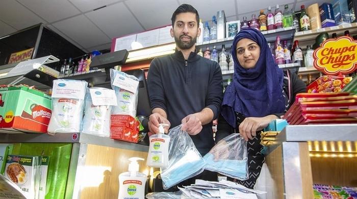 British-Pakistani couple hand out free sanitary packs to help fight coronavirus
