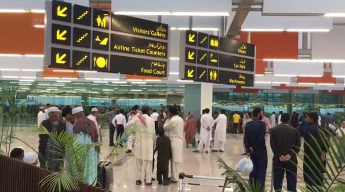 Thousands of Pakistanis stranded in the UK after strict aviation rules