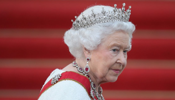 Queen Elizabeth II urges UK to work together to fight COVID-19