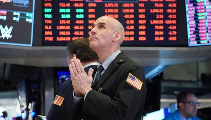 US stocks slump as New York begins quarantine from Sunday
