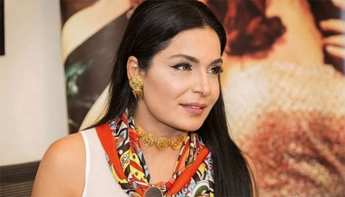 Meera urges fans to stay at home during coronavirus outbreak