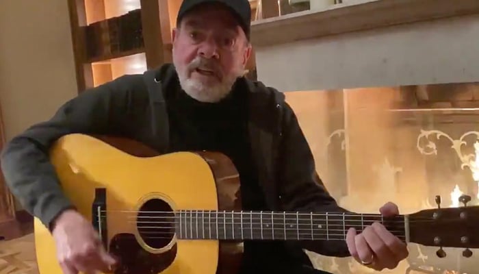 Neil Diamond sang'Sweet Caroline with altered lyrics that encourage fans to practise social distancing