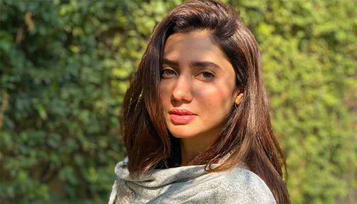 Mahira Khan urges people to take care of underprivileged as nation fights coronavirus