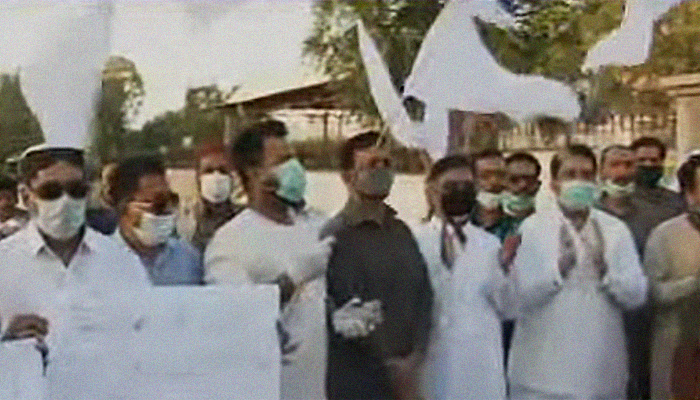 'White flag' tribute paid to doctors fighting coronavirus in Pakistan