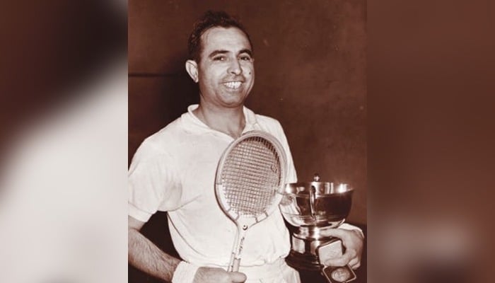 Squash great Azam Khan dies of coronavirus aged 95