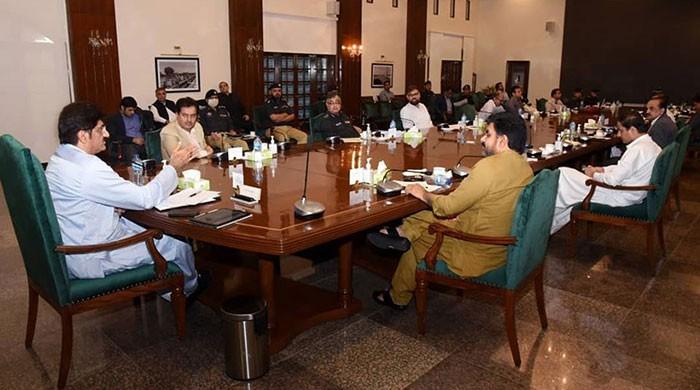 Only two passengers allowed in rickshaws during lockdown: CM Murad