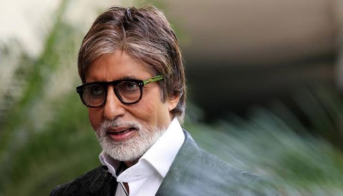 Amitabh Bachchan accused of 'passing' a Charles Darwin quote as his own