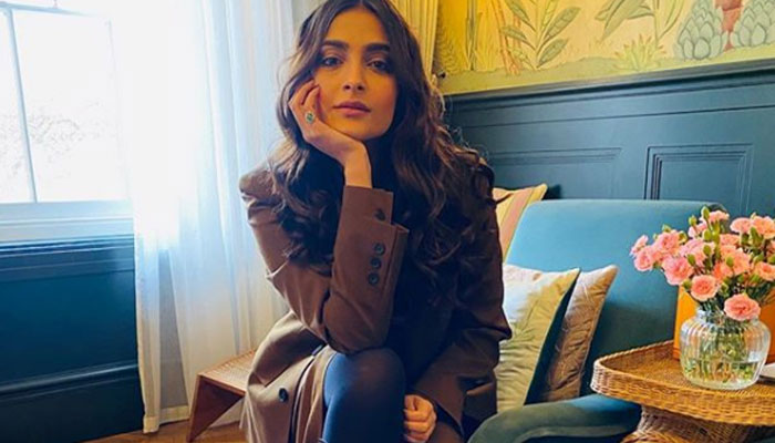 Sonam Kapoor wants to cook with her sister Rhea for friends