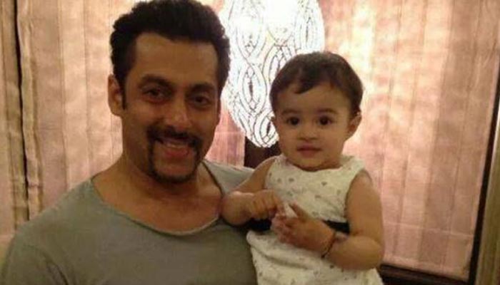 Salman Khan fans gush over his  adorable picture with a kid 