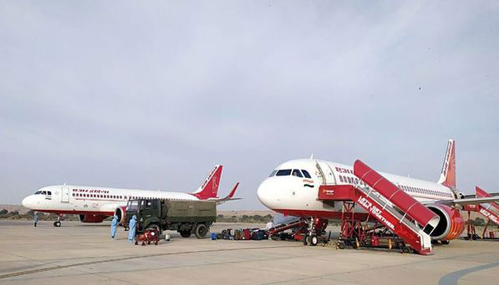 Indian aid plane warmly greeted by Pakistan air traffic control