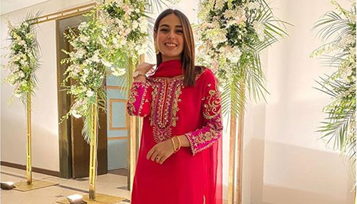 Iqra Aziz says she is doing photography in self-isolation