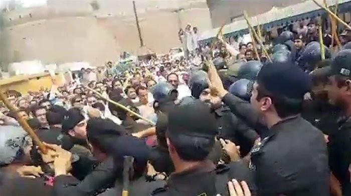 Police arrest protesting doctors and medical staff in Quetta