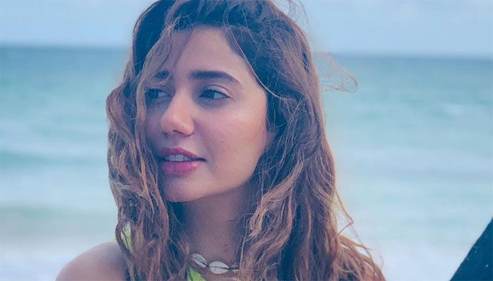 Mahira Khan 'feeling lazy' as fans plead her for a live session 