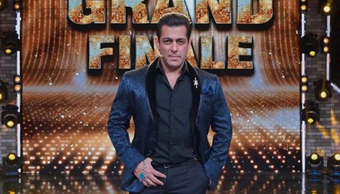 Salman Khan eats breakfast with his love; thanks fans for staying home Salman Khan eats breakfast with his love; thanks fans for staying home