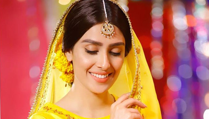 Ayeza Khan stuns in latest photos from ‘Mehar Posh’