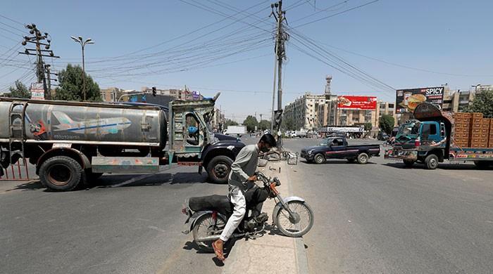 Coronavirus: Disconnect between Karachi authorities on sealing off UCs stokes confusion