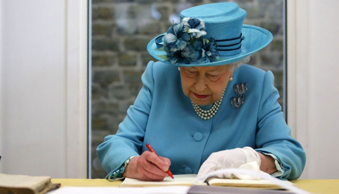Photos: Stunning signatures from the British royal family will leave you in awe