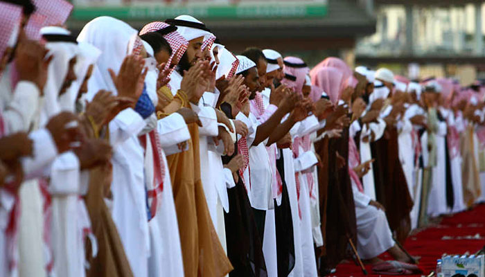 Saudi King Salman allows limited taraweeh congregations at holy mosques for Ramazan