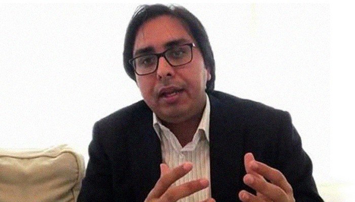 Shahbaz Gill accuses Sindh govt of politicising coronavirus situation through doctors
