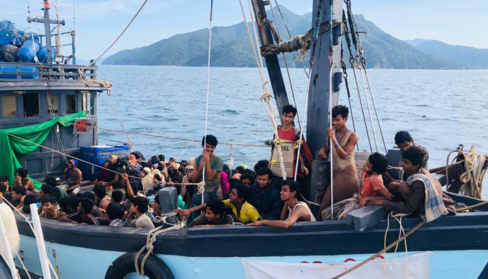 Bangladesh to turn back boats carrying hundreds of Rohingya refugees