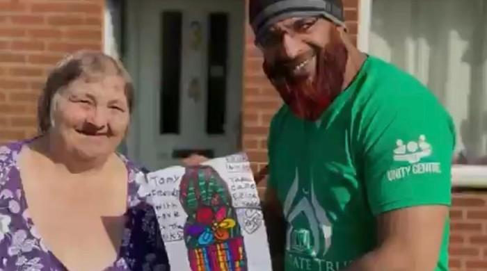 British Pakistani volunteers deliver food to elderly, vulnerable in Greater Manchester