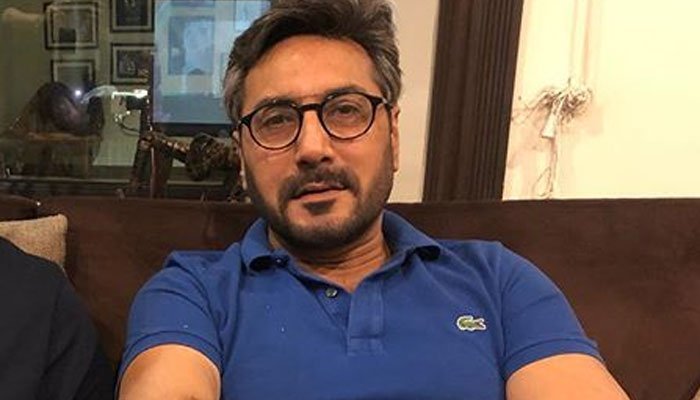 Twitter erupts after Adnan Siddiqui mimics Sarfaraz Ahmed on live TV