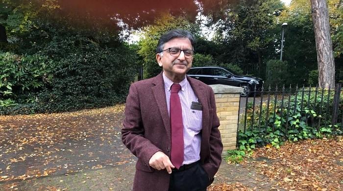 Leading British-Pakistani cancer specialist loses life to COVID-19 in UK  
