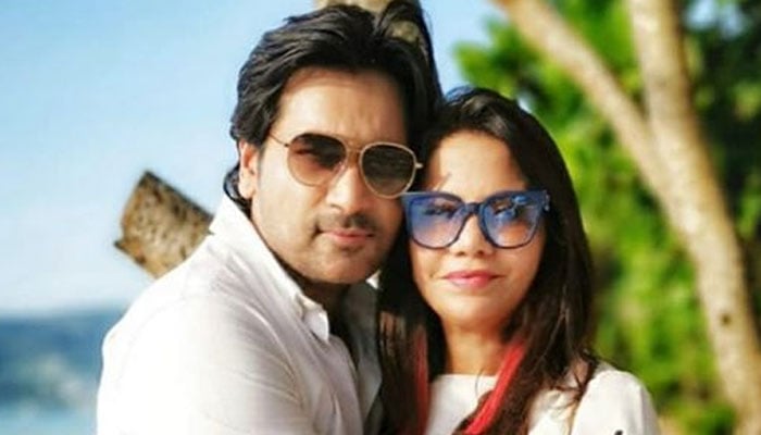 Humayun Saeed showers love on wife as couple celebrates wedding anniversary